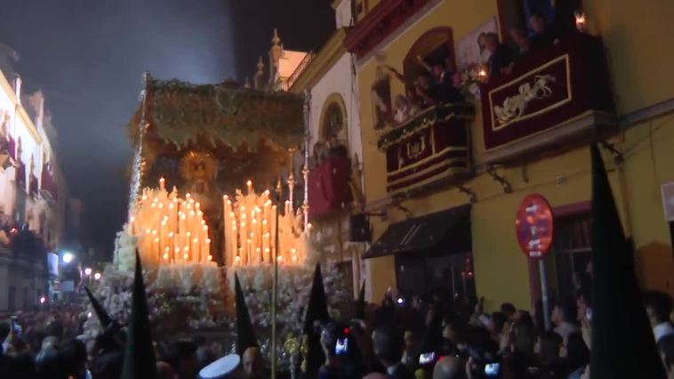 La Esperanza inunda el barrio de Triana