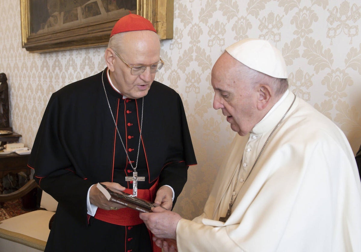El cardenal Péter Erdö y el Papa Francisco