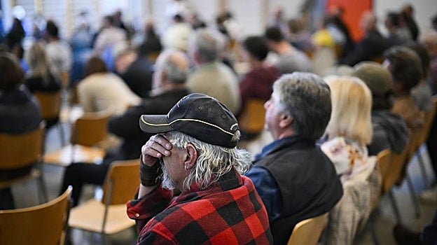Reunión con los habitantes de Brienz para hablar sobre el futuro del pueblo