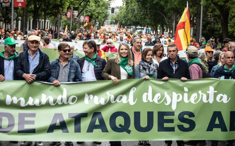 El mundo rural amaga con un nuevo partido político: «Podemos derogar leyes  si estamos en las Cortes»