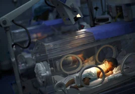 Reino Unido investiga el aumento de casos de miocarditis en bebés que ya provocó al menos dos muertes