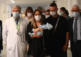 Un milagro llamado Jesús: nace el bebé de la primera mujer trasplantada de útero en España