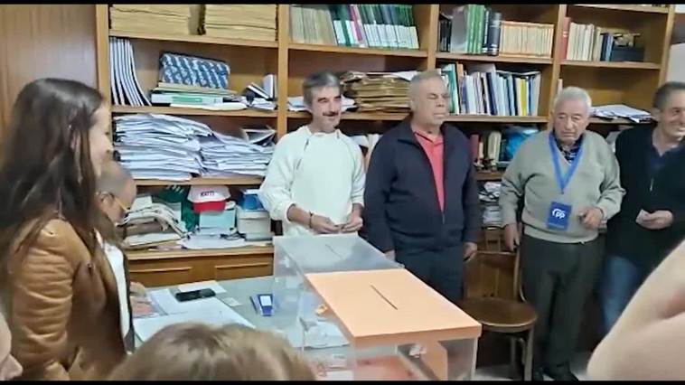 Villarroya (La Rioja), primer municipio en cerrar urnas