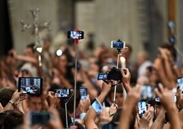 El Vaticano lanza un aviso a obispos, curas e 'influencers cristianos' que se comportan como «haters» en las redes