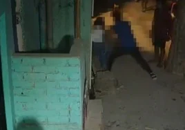 Brutal acuchillamiento en plena calle de una joven de 16 años en Nueva Delhi sin que ningún transeúnte haga nada
