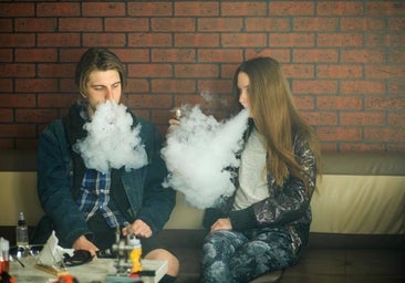 Reino Unido inicia la guerra contra los vapers: primeras prohibiciones para proteger a los menores