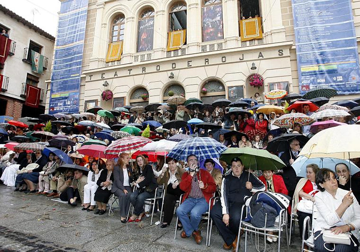 Procesión del Corpus en 2008, bajo la lluvia