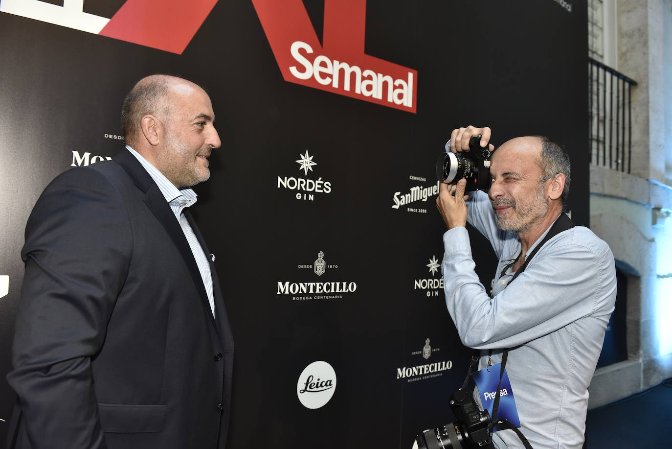 Javier Liedo, director general de Leica Camera Iberia, fotografiado con una de sus cámaras.
