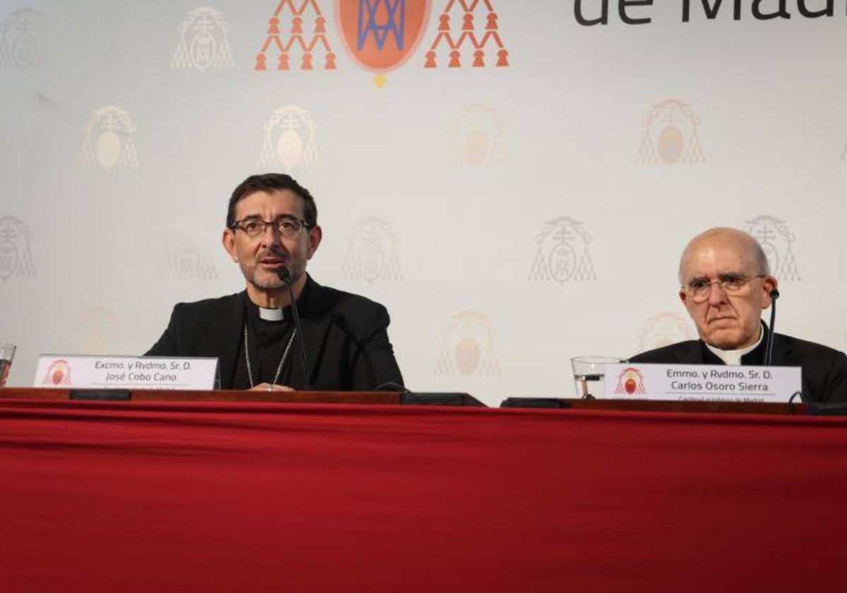 José Cobo (iz.) y Carlos Osoro en la rueda de prensa en que se anunció le nombramiento del primero y la renuncia del segundo