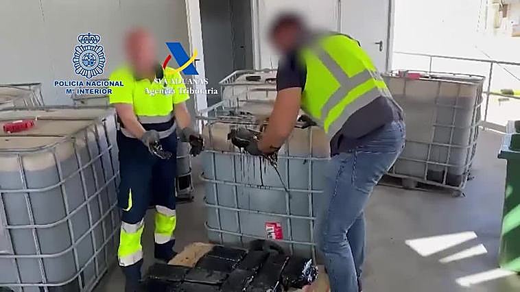 Intervenidos 65 kilos de cocaína ocultos en un bidón de azúcar de caña en Málaga