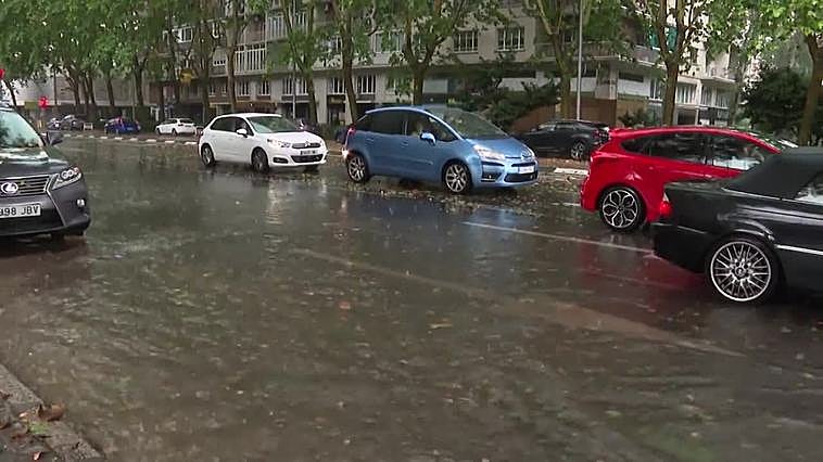 Una tormenta de verano sorprende a Madrid con lluvia y granizo en pleno junio