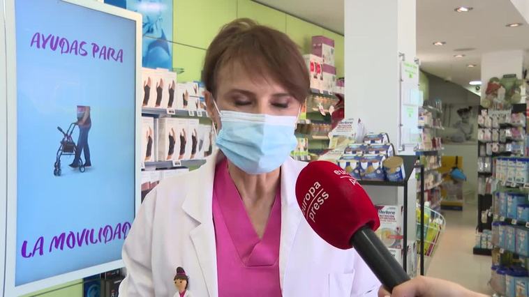 Farmacéutica valora positivamente la retirada de las mascarillas en ámbitos sanitarios