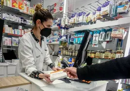 Sanidad retrasa la fecha de la retirada de las mascarillas en hospitales, farmacias y centros sociosanitarios