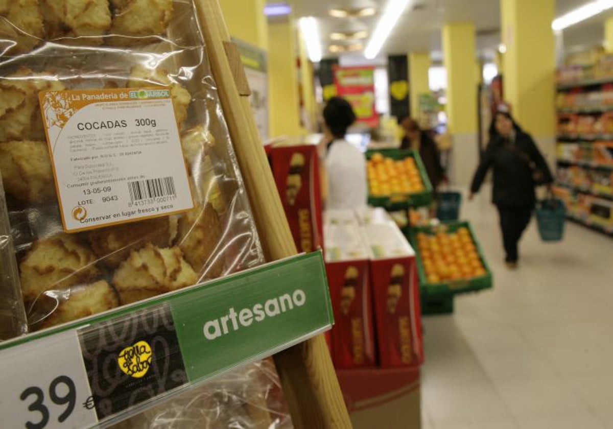 Bollería expuesta en un supermercado