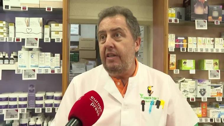 Farmacéuticos y ciudadanos valoran el fin de la mascarilla en farmacias