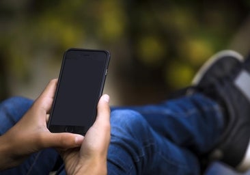 'Whatsappitis', 'vamping' o 'selfifobia': las patologías 2.0 ocultas que afectan a tus hijos