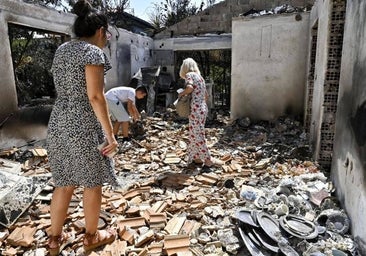 Los incendios al este de Atenas continúan activos cuatro días después de iniciarse