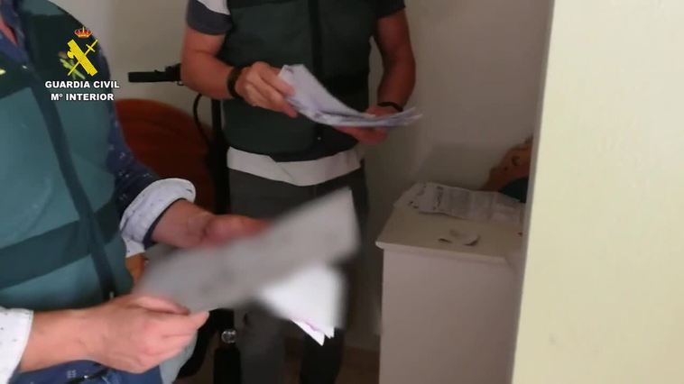 Tres detenidos por estafar más de 200.000 euros a 170 mediante sms fraudulentos