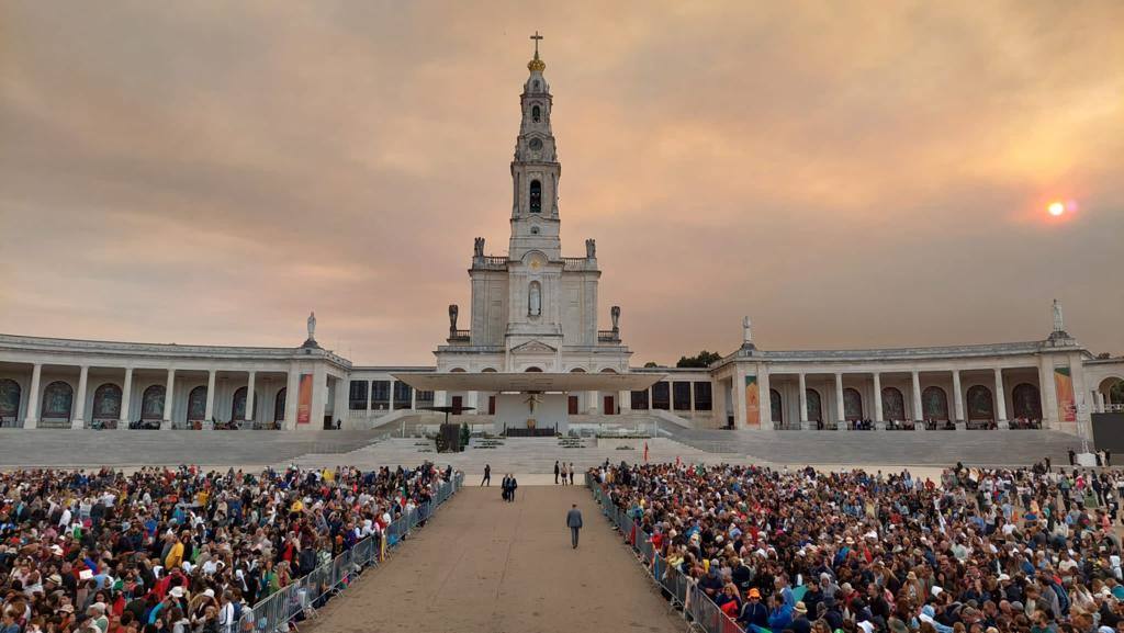 Estadio de Fátima, donde el Papa ha rezado un rosario junto a miles de personas