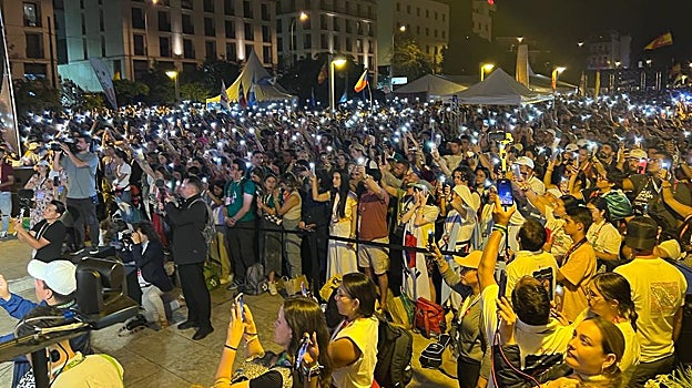 Miles de jóvenes se acercaron al «Parque de los Cristonautas» para conocer a sus 'influencers' favoritos