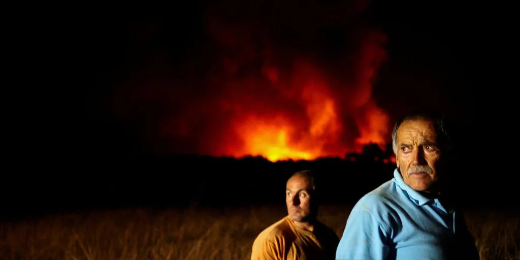 Sul de Portugal combate um grande incêndio que obriga à evacuação de 1.400 pessoas