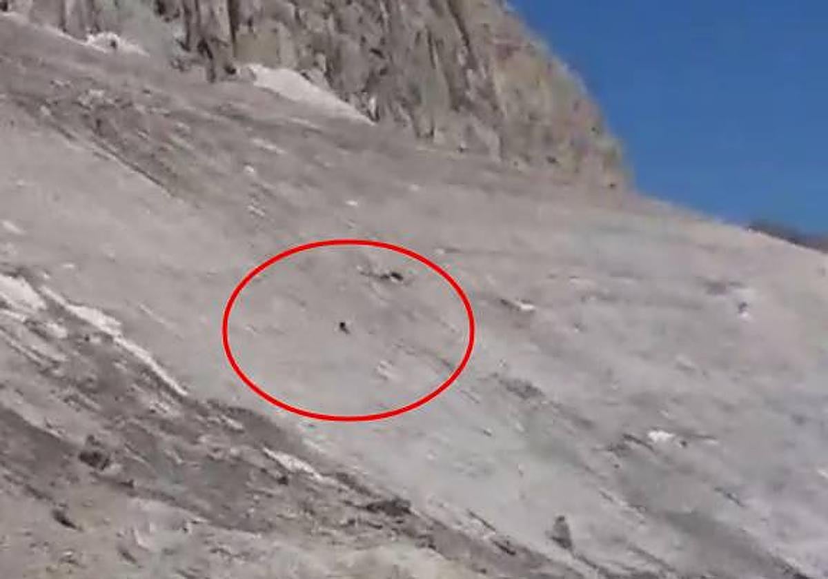 Momento de la caída del montañero