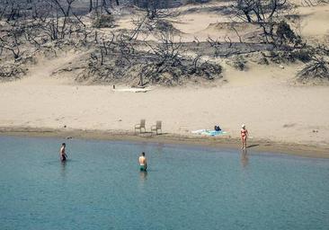 Incendios, calor extremo, inundaciones... ¿ha dejado de ser el verano la mejor estación para el turismo?