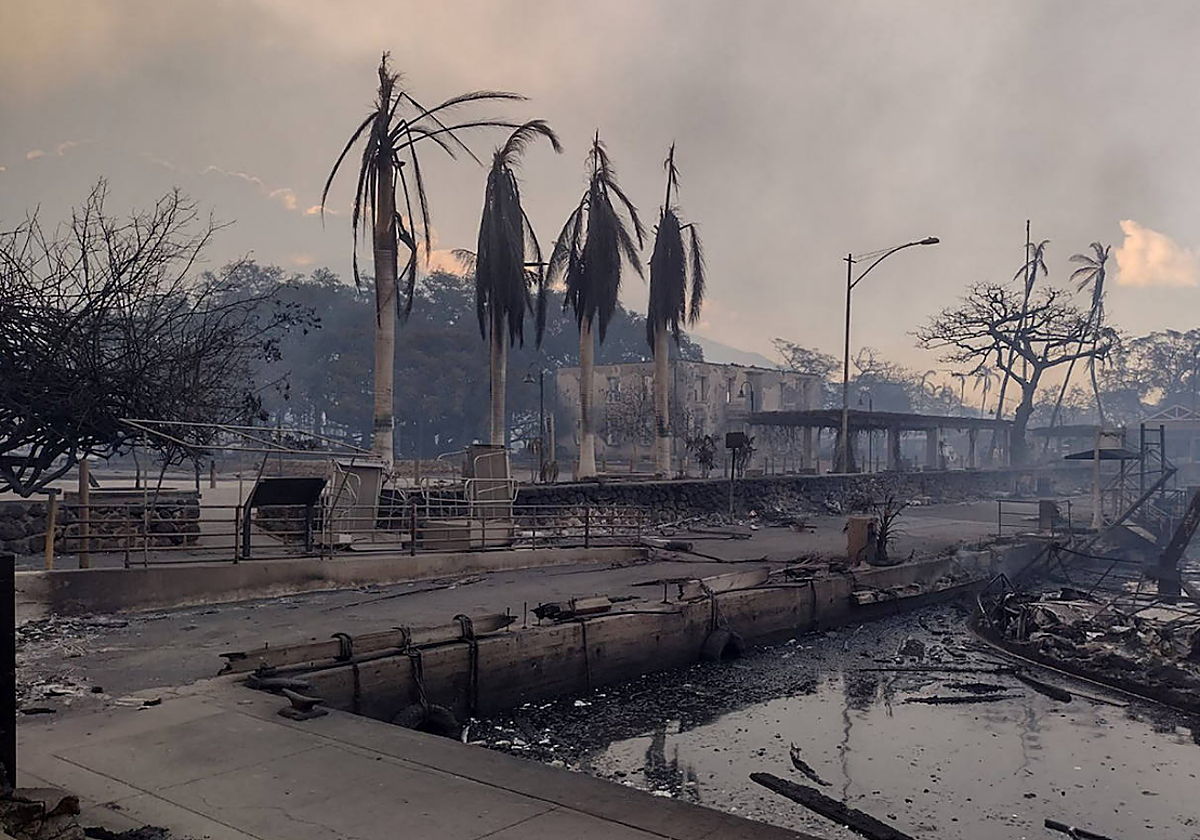 Destrozos a causa del incendio en Maui
