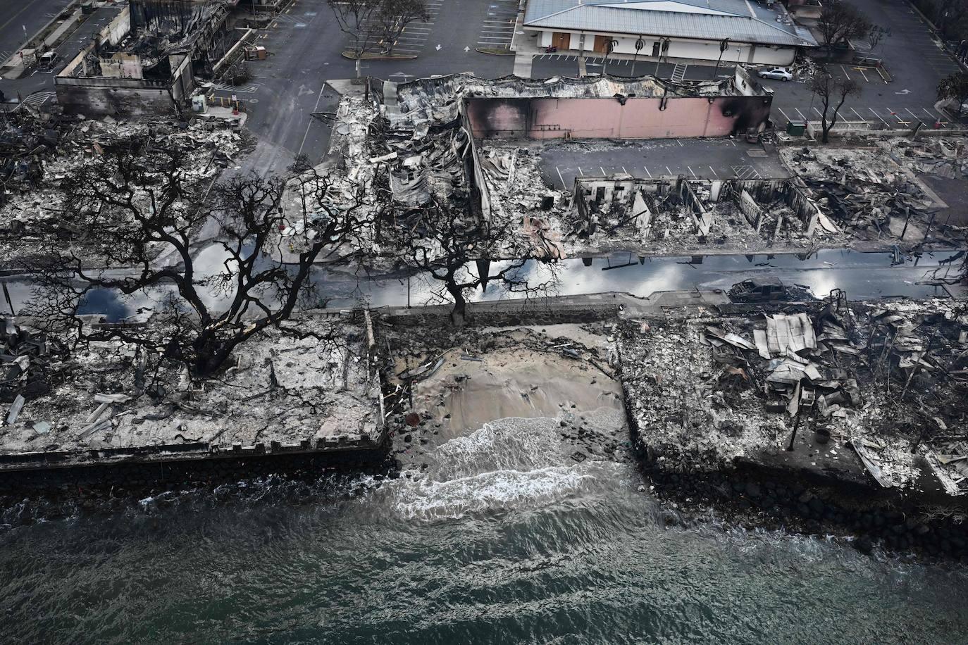 Costa de Lahaina calcinada tras el fuego