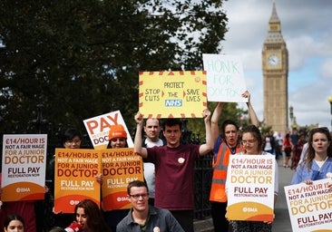 Nueve meses de protestas colapsan la admirada sanidad británica