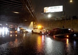 La primera tormenta tropical en 80 años y un terremoto dejan Los Ángeles inundada y con cortes de luz