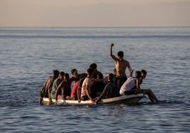 Patrullas ciudadanas en Grecia se lanzan a la caza de inmigrantes «por provocar incendios»