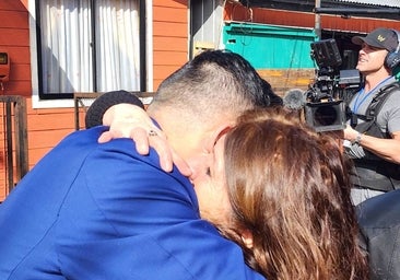 El reencuentro de una madre chilena con su hijo robado hace 42 años: «No tienes ni idea de los océanos que he llorado por ti»