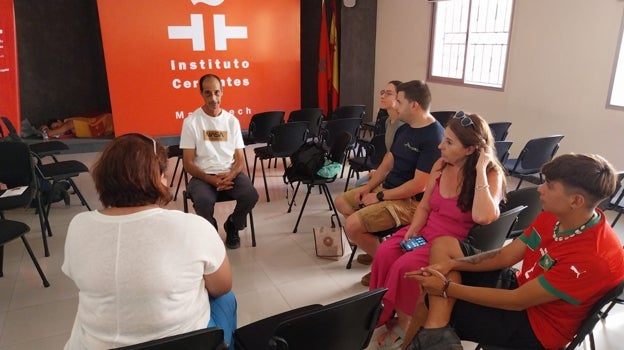 Algunos de los españoles refugiados en el Instituto Cervantes