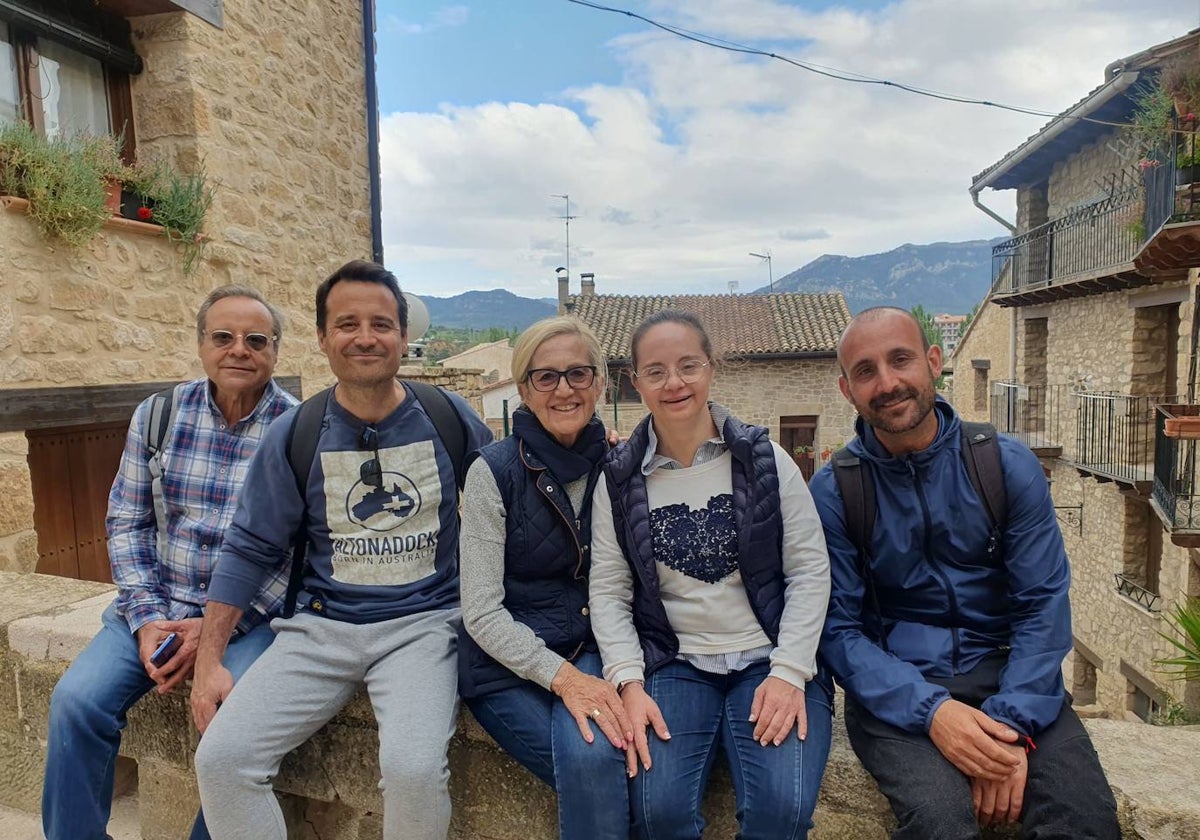 Mar Galcerán junto a sus padres y hermanos durante un viaje