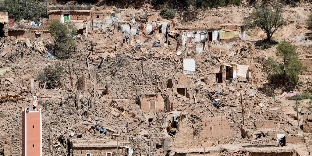 Marruecos busca a la desesperada supervivientes: «No hay comida, no hay luz, no hay nada, se necesita de todo» Marruecos busca a la desesperada supervivientes: «No hay comida, no hay luz, no hay nada, se necesita de todo»