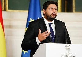 López Miras reclama un Pacto Nacional del Agua para garantizar la protección del Mar Menor