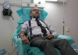 Mohamed VI reaparece cuatro días después del terremoto para visitar a las víctimas en un hospital de Marrakech