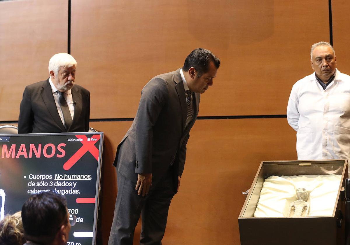 Jaime Maussan, en su presentación ante el Congreso de México