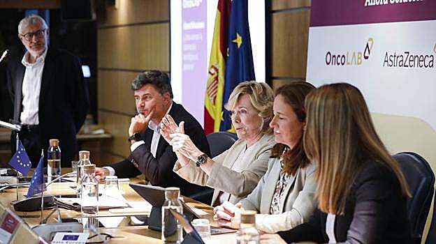 Pilar del Castillo, eurodiputada del grupo del Partido Popular Europeo, participa este lunes, en el debate «Ahora Soluciones. ¿Cómo acercar la innovación tecnológica al paciente?», organizado por AstraZeneca y EFE en las oficinas del Parlamento Europeo, en Madrid.