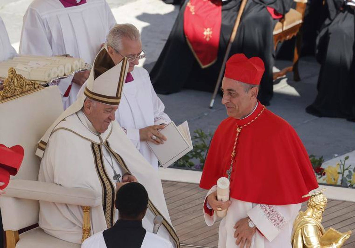 Víctor Manuel 'Tucho' Fernández en el consistorio del pasado sábado tras recibir el birrete cardenalicio de manos del Papa Francisco