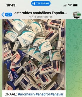 Imagen secundaria 2 - Capturas de los grupos de Telegram donde se distribuyen abiertamente productos esteroides. Algunos promocionan los resultados que se obtienen al tomar estos estupefacientes, otros la llegada de sus envíos y algunos hasta cuelgan su gama de ofertas