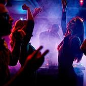 Los jóvenes buscan el 'like' en la cama con réplicas de la Viagra