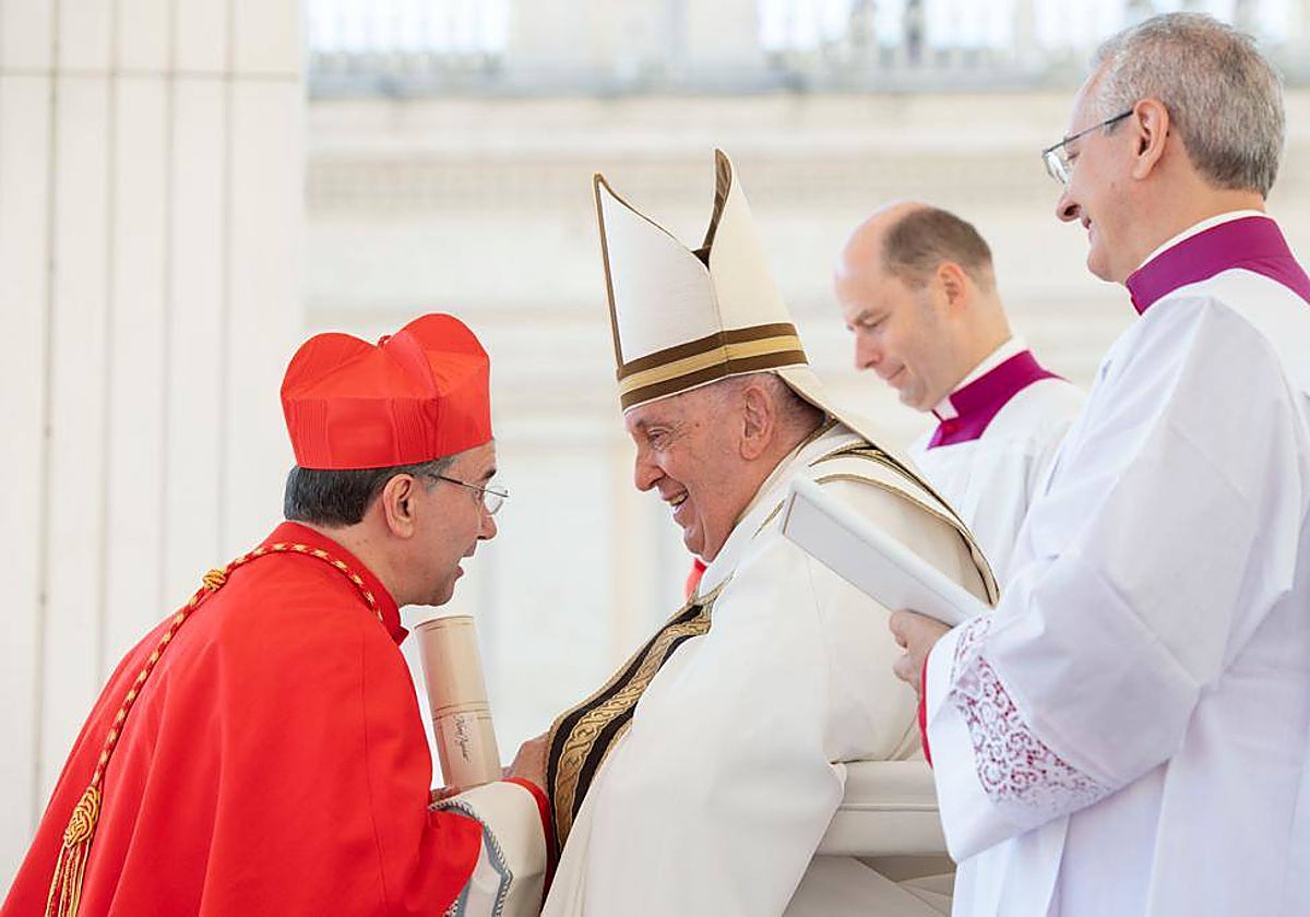Américo Aguiar recibe el capelo cardenalicio de manos del Papa Francisco, el pasado septiembre