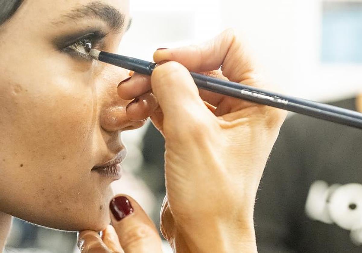 Purpurina y cosméticos con microesferas estarán prohibidas en la UE