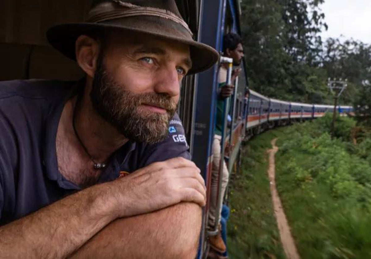Torbjorn Pedersen viajando en tren por Sri Lanka, uno de los 203 países que visitó en los últimos 10 años