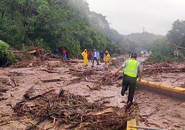 «Un escenario de pesadilla»: el huracán Otis golpea México con fuerza y deja Acapulco incomunicada