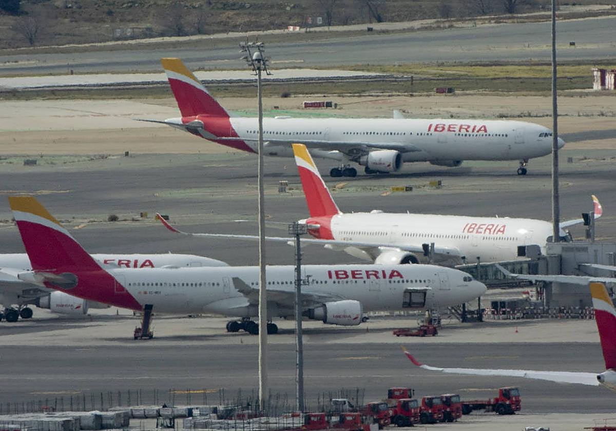 Varios aviones de Iberia en el aeropuerto Adolfo Suárez Madrid Barajas