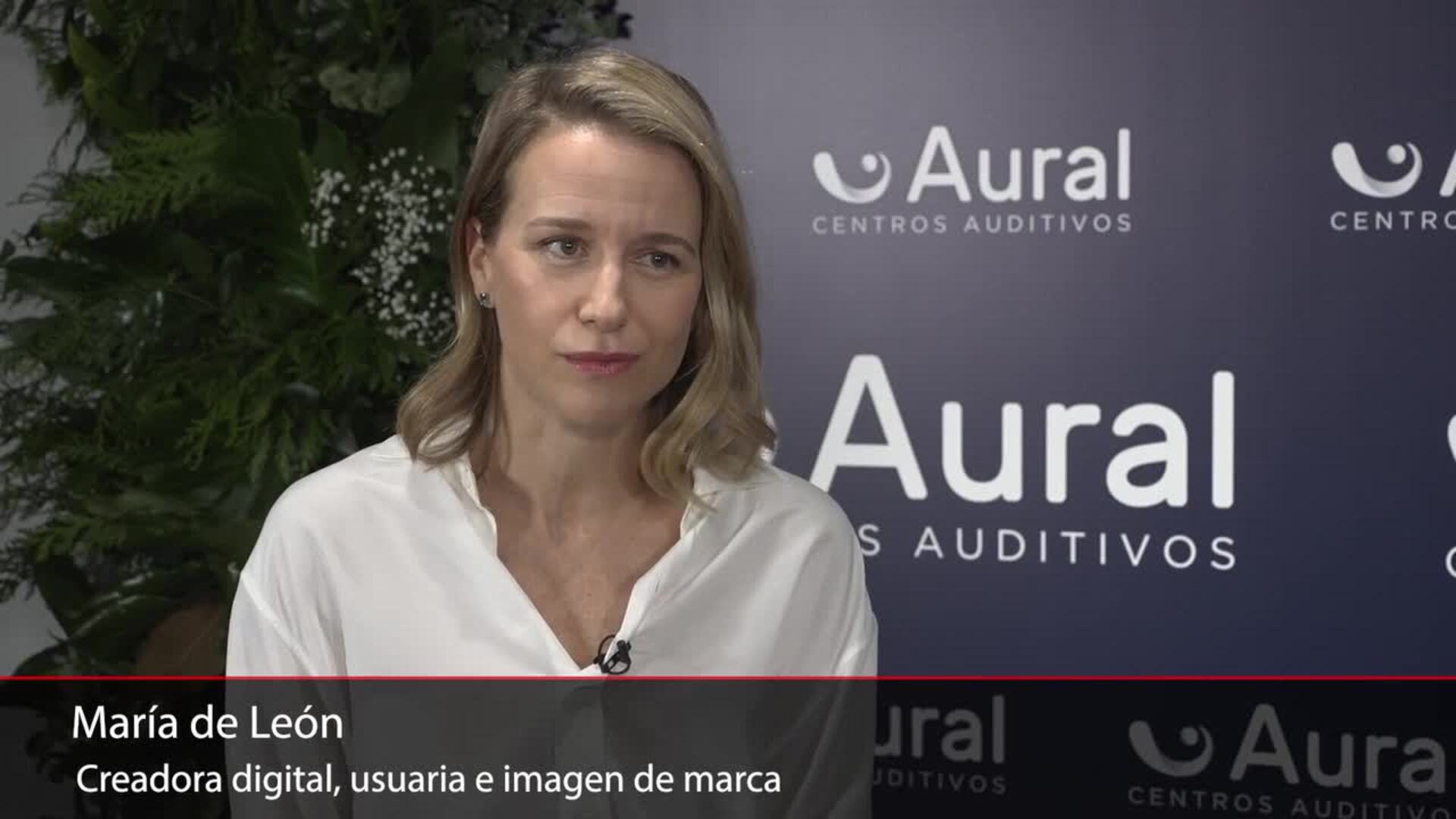 Joyas para mujeres con audífonos para romper el estigma