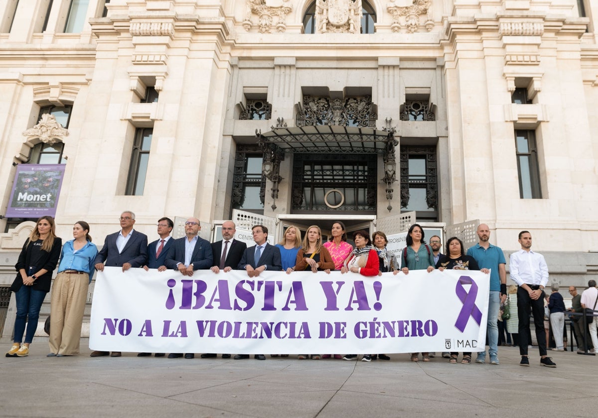 Un minuto de silencio convocado por el Ayuntamiento de Madrid como muestra de condena por una víctima de la violencia machista en Madrid, el pasado septiembre